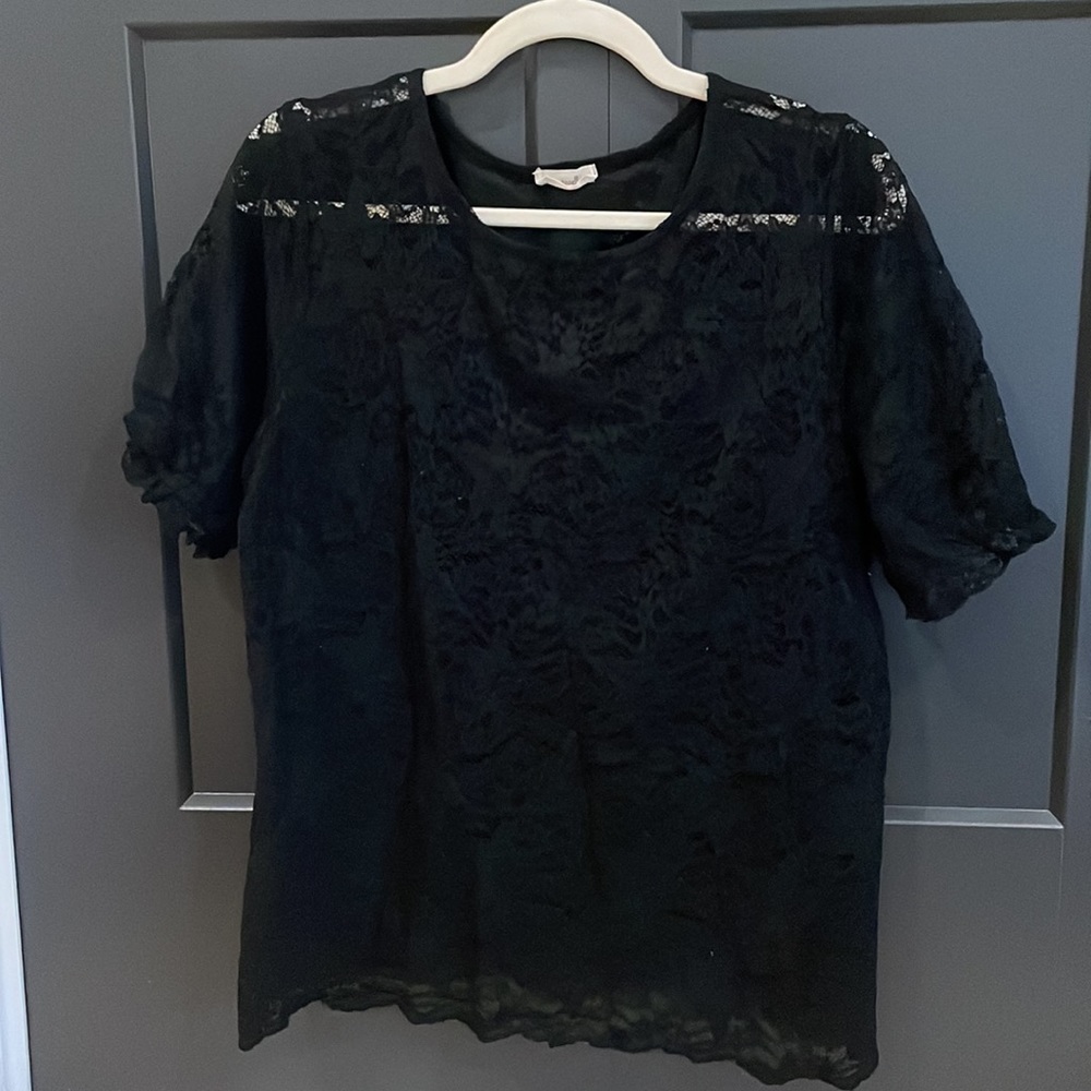 Black lace lined top